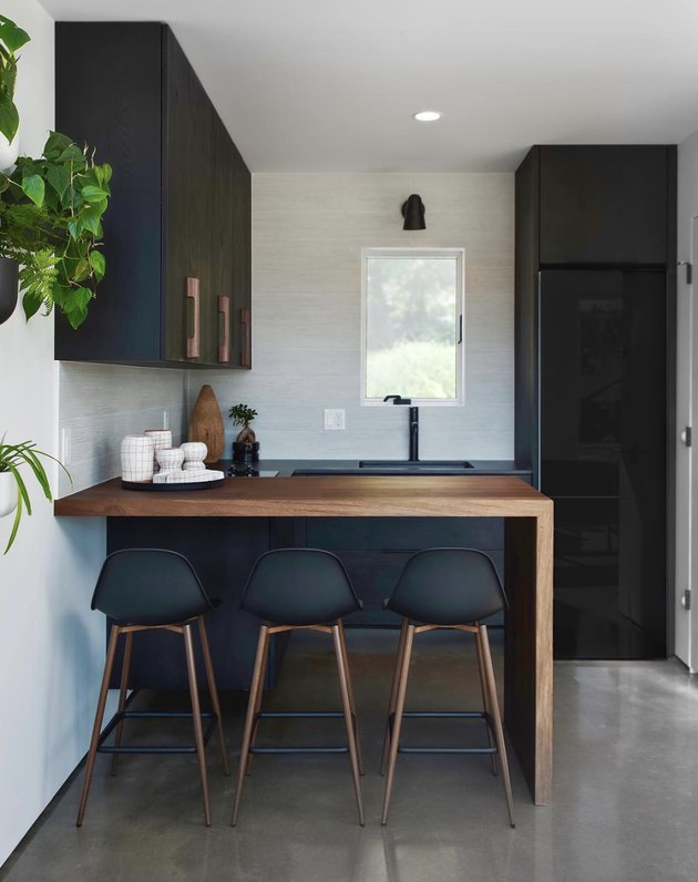 μικρη μαυρη κουζινα μαυρα ντουλαπια ιδεες βαψιμο φωτογραφιες 2019 κουζινες ιδεες